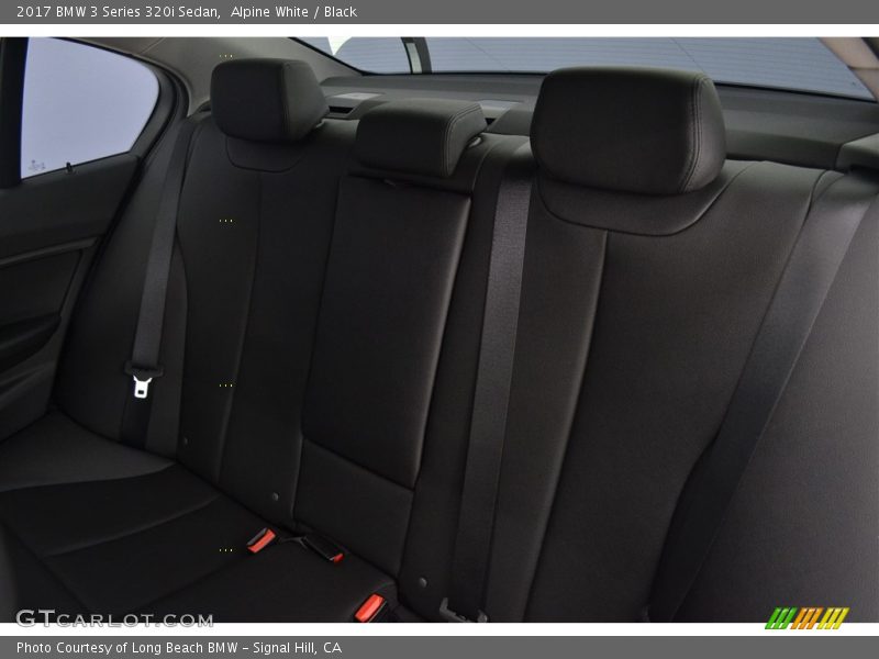 Alpine White / Black 2017 BMW 3 Series 320i Sedan