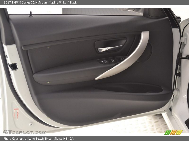 Alpine White / Black 2017 BMW 3 Series 320i Sedan