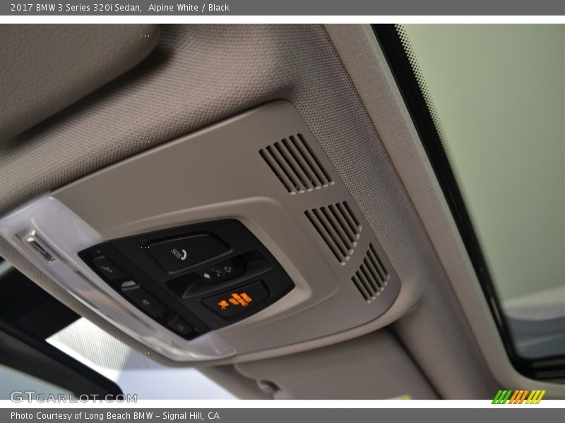 Alpine White / Black 2017 BMW 3 Series 320i Sedan