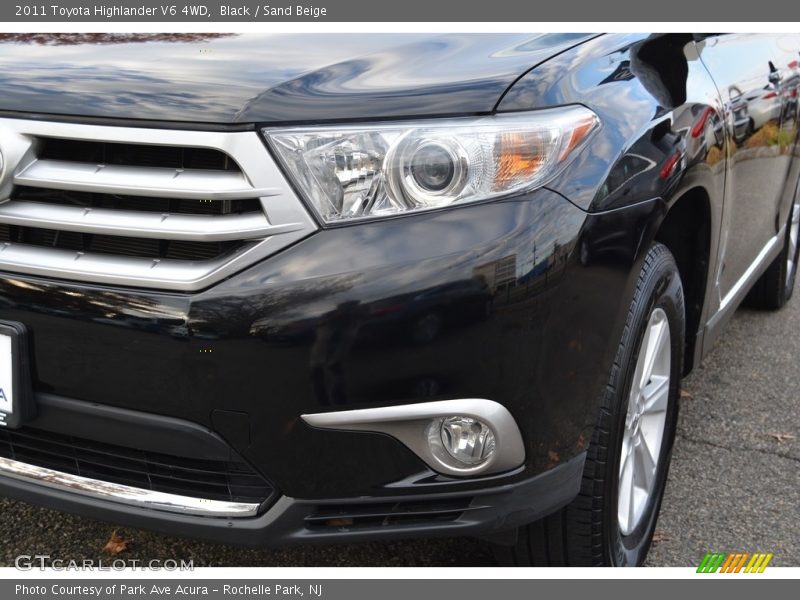 Black / Sand Beige 2011 Toyota Highlander V6 4WD