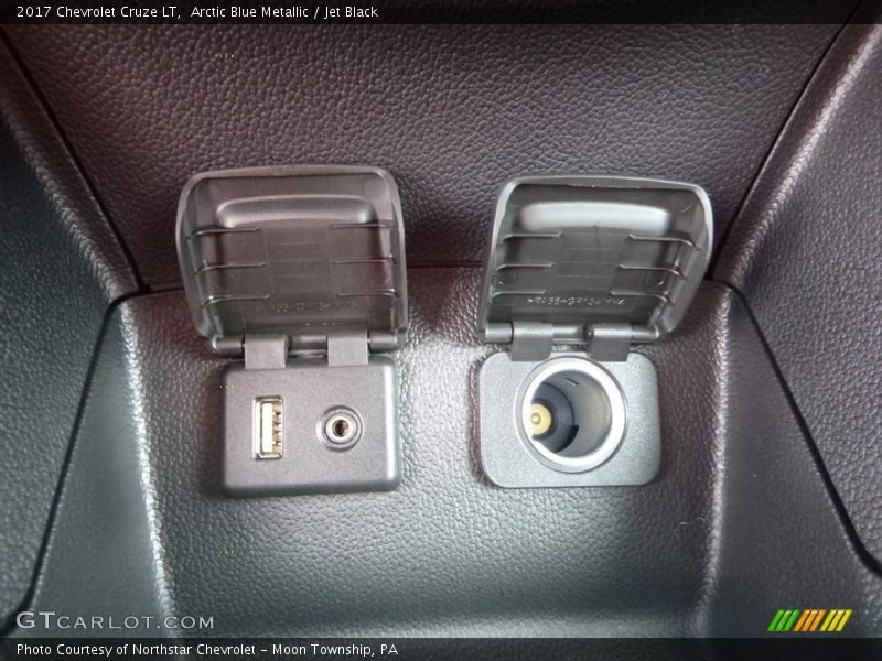 Arctic Blue Metallic / Jet Black 2017 Chevrolet Cruze LT