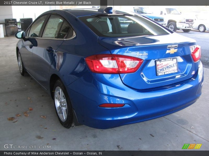 Kinetic Blue Metallic / Jet Black 2017 Chevrolet Cruze LT