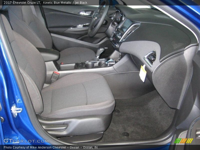 Kinetic Blue Metallic / Jet Black 2017 Chevrolet Cruze LT