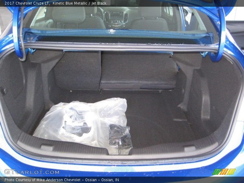 Kinetic Blue Metallic / Jet Black 2017 Chevrolet Cruze LT