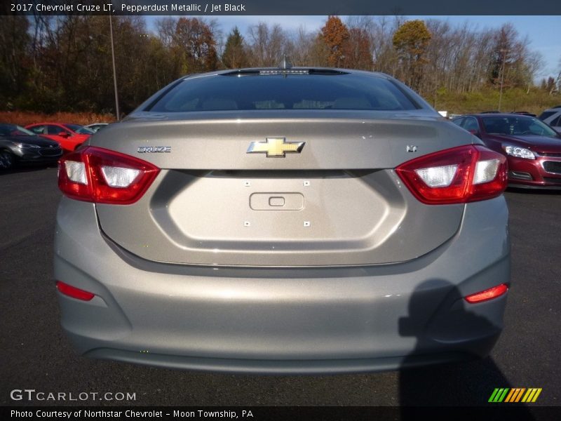 Pepperdust Metallic / Jet Black 2017 Chevrolet Cruze LT