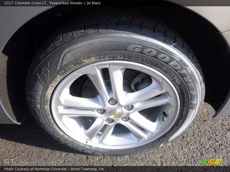 Pepperdust Metallic / Jet Black 2017 Chevrolet Cruze LT