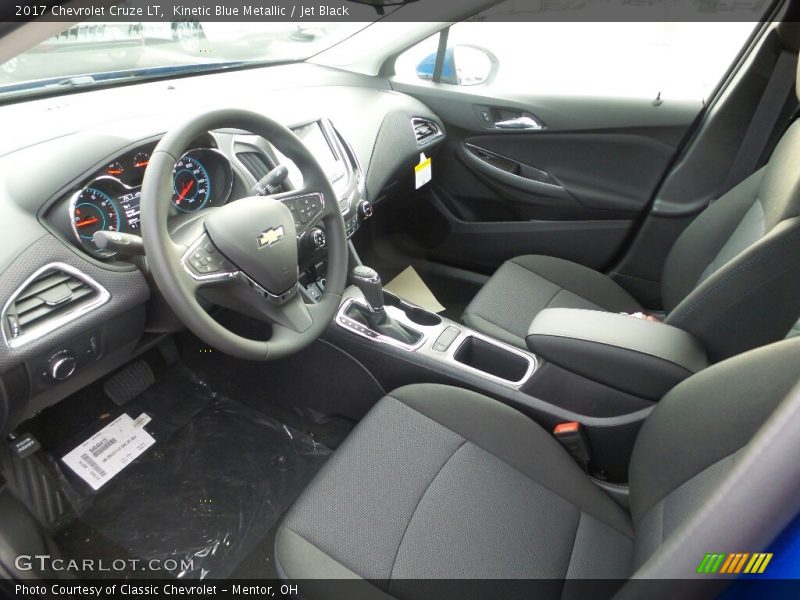 Kinetic Blue Metallic / Jet Black 2017 Chevrolet Cruze LT