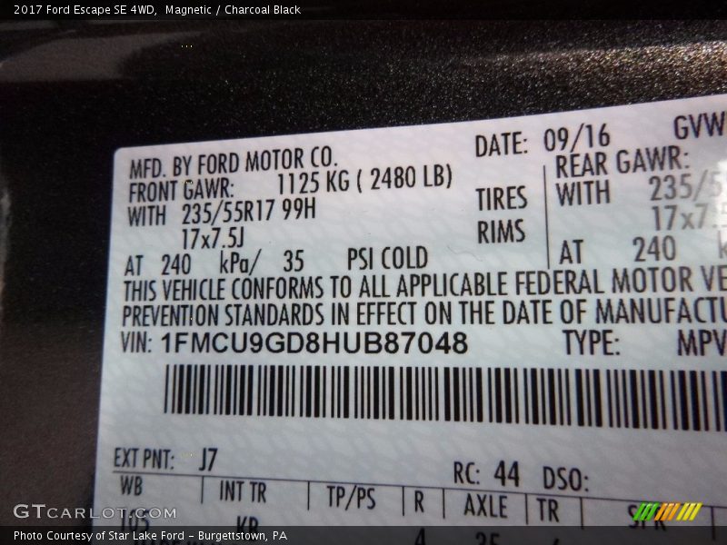 Magnetic / Charcoal Black 2017 Ford Escape SE 4WD