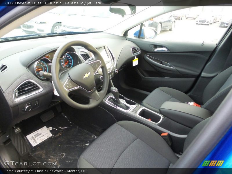 Kinetic Blue Metallic / Jet Black 2017 Chevrolet Cruze LT