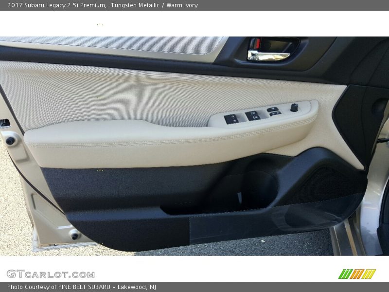 Tungsten Metallic / Warm Ivory 2017 Subaru Legacy 2.5i Premium