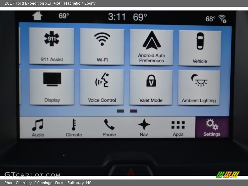 Controls of 2017 Expedition XLT 4x4