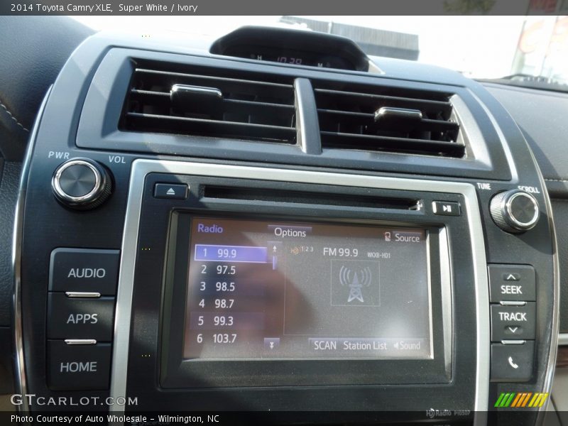 Super White / Ivory 2014 Toyota Camry XLE