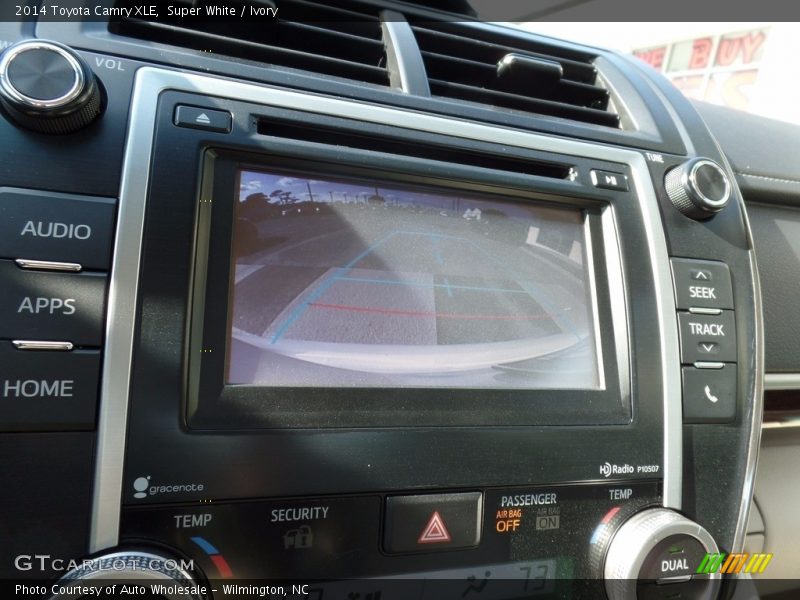Super White / Ivory 2014 Toyota Camry XLE