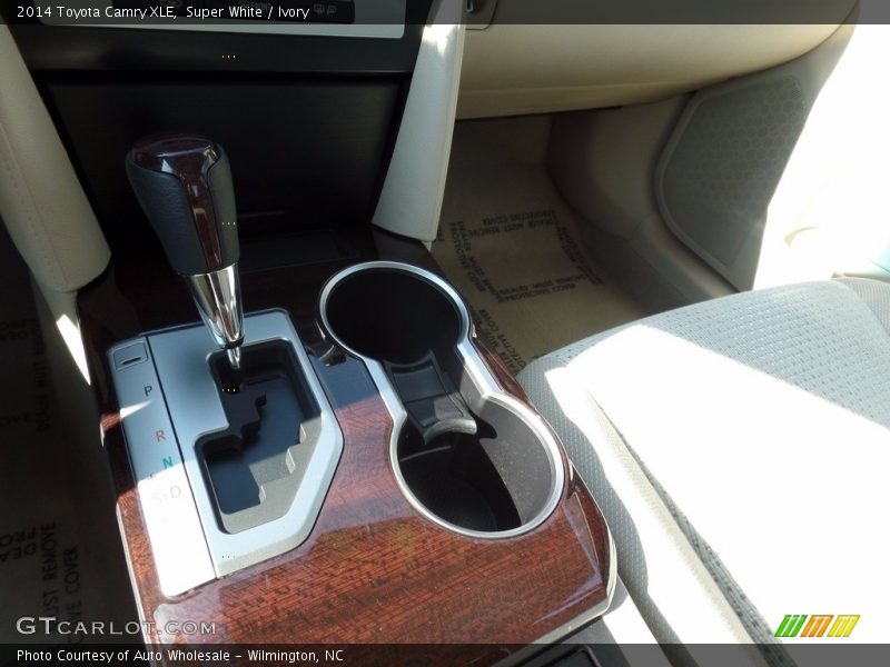 Super White / Ivory 2014 Toyota Camry XLE