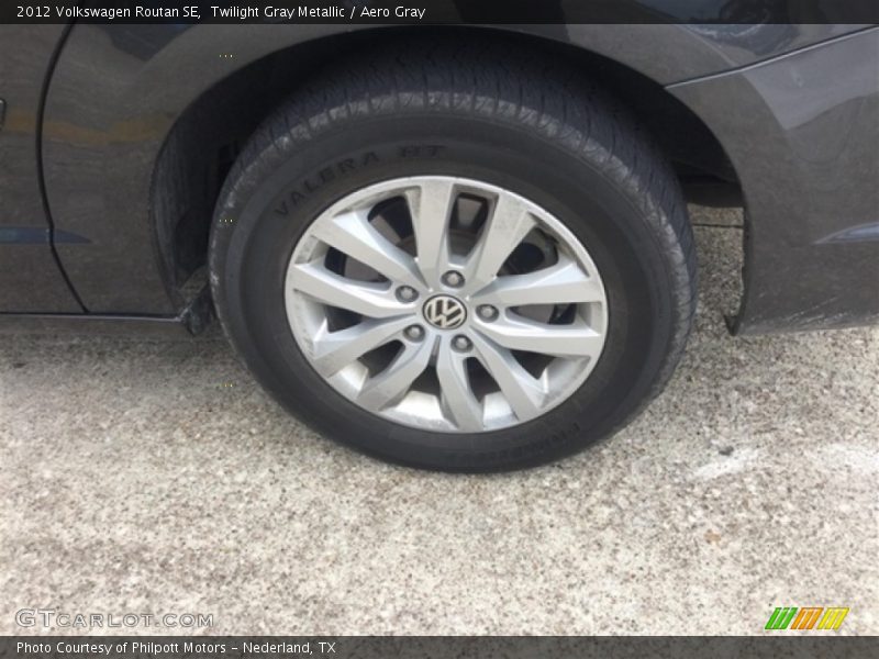 Twilight Gray Metallic / Aero Gray 2012 Volkswagen Routan SE