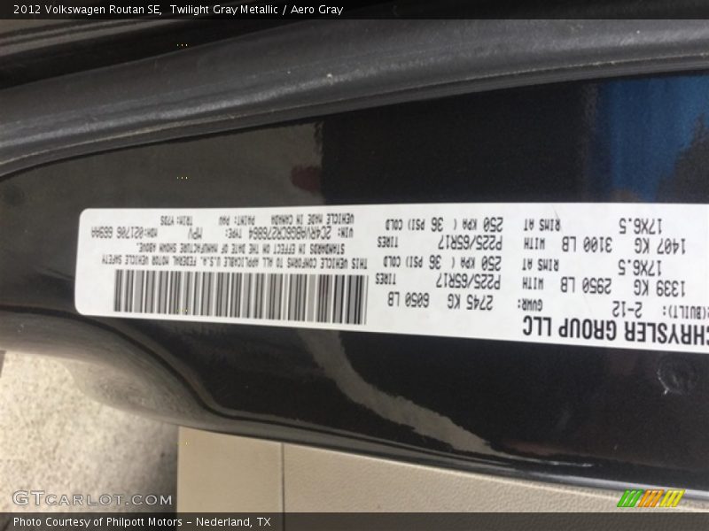 Twilight Gray Metallic / Aero Gray 2012 Volkswagen Routan SE