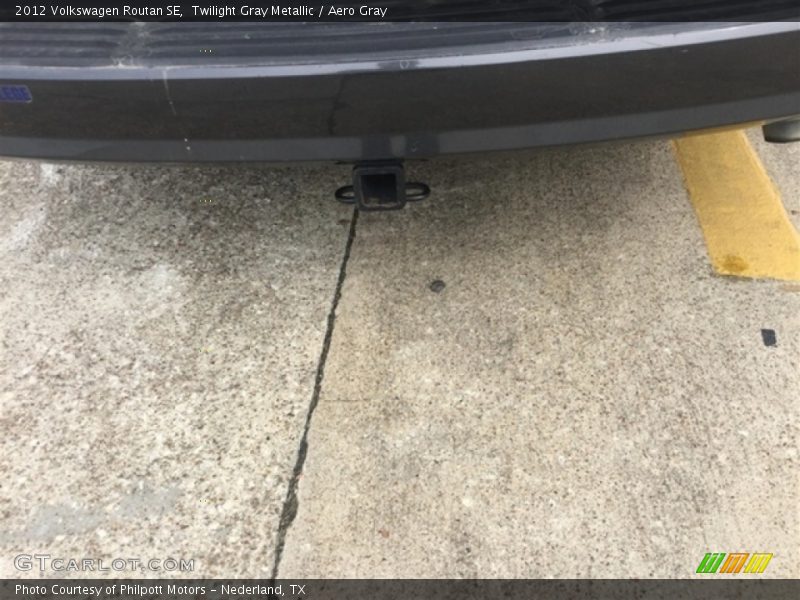 Twilight Gray Metallic / Aero Gray 2012 Volkswagen Routan SE