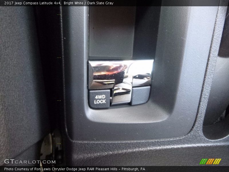 Bright White / Dark Slate Gray 2017 Jeep Compass Latitude 4x4