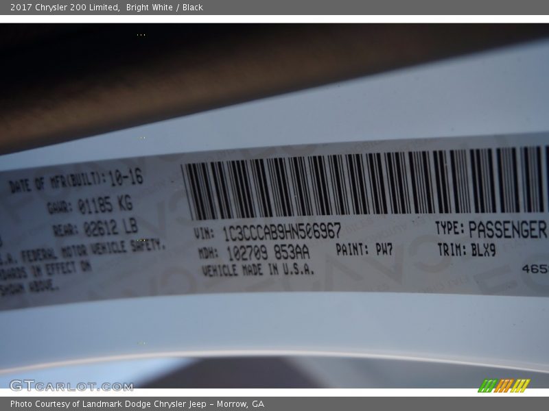 Bright White / Black 2017 Chrysler 200 Limited