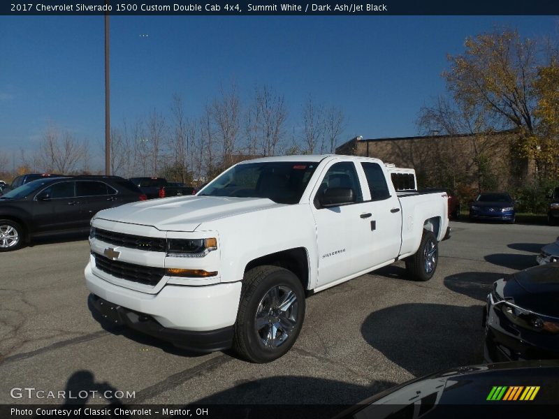 Front 3/4 View of 2017 Silverado 1500 Custom Double Cab 4x4