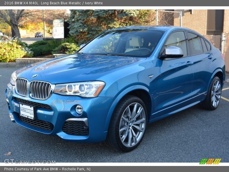 Front 3/4 View of 2016 X4 M40i