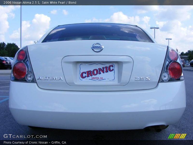 Satin White Pearl / Blond 2006 Nissan Altima 2.5 S