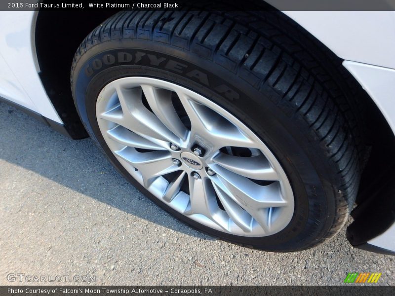 White Platinum / Charcoal Black 2016 Ford Taurus Limited