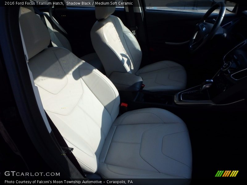 Shadow Black / Medium Soft Ceramic 2016 Ford Focus Titanium Hatch