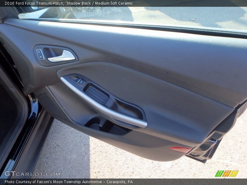 Shadow Black / Medium Soft Ceramic 2016 Ford Focus Titanium Hatch