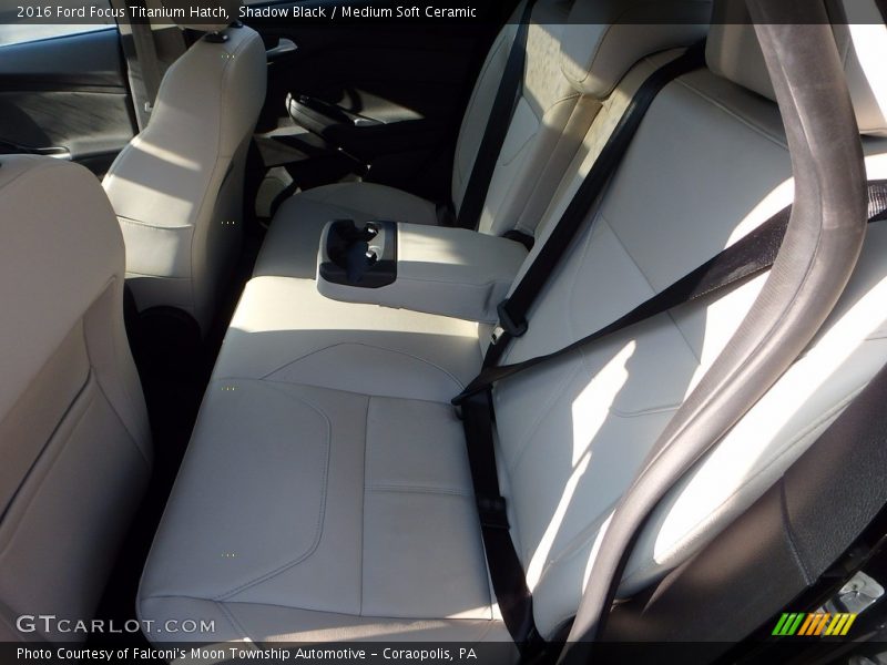 Shadow Black / Medium Soft Ceramic 2016 Ford Focus Titanium Hatch