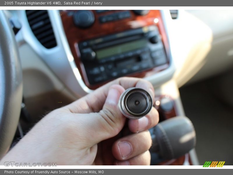 Salsa Red Pearl / Ivory 2005 Toyota Highlander V6 4WD