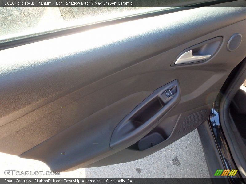 Shadow Black / Medium Soft Ceramic 2016 Ford Focus Titanium Hatch
