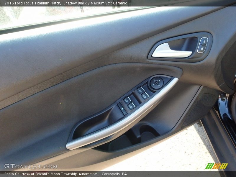 Shadow Black / Medium Soft Ceramic 2016 Ford Focus Titanium Hatch