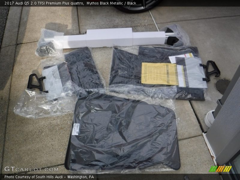 Mythos Black Metallic / Black 2017 Audi Q5 2.0 TFSI Premium Plus quattro