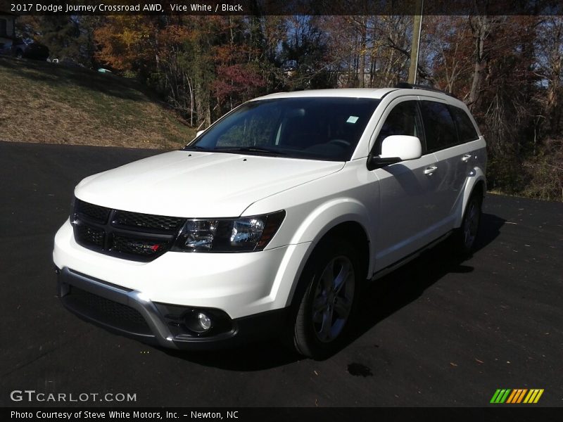 Front 3/4 View of 2017 Journey Crossroad AWD