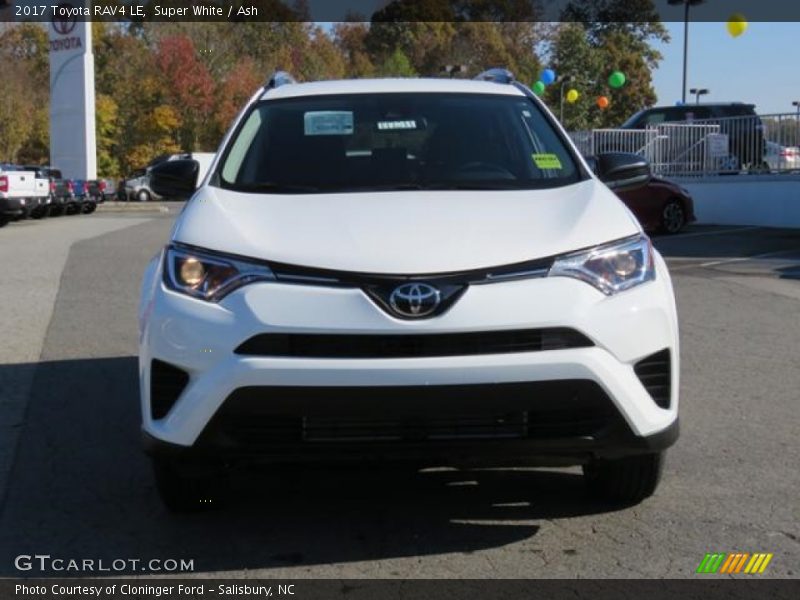 Super White / Ash 2017 Toyota RAV4 LE