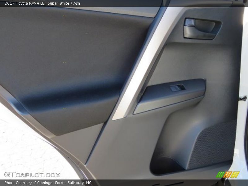Super White / Ash 2017 Toyota RAV4 LE