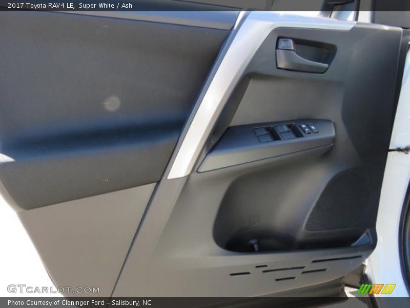 Super White / Ash 2017 Toyota RAV4 LE