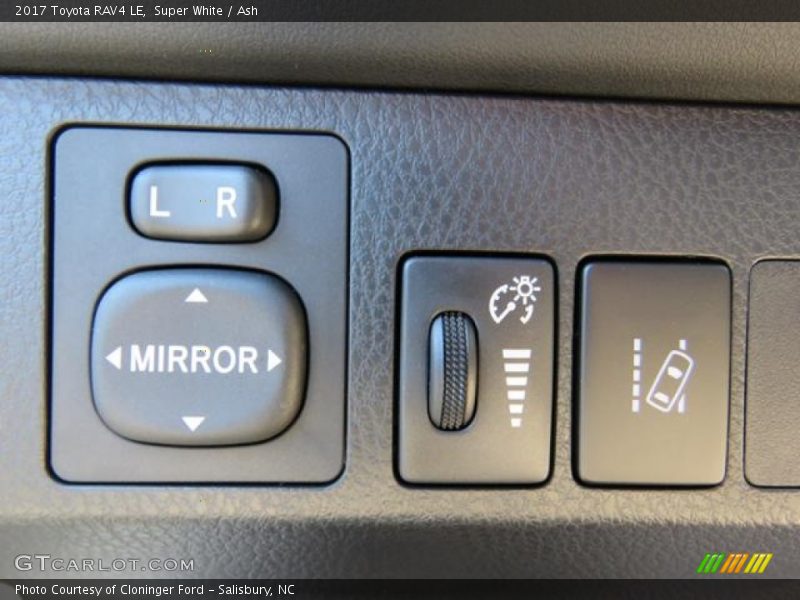 Super White / Ash 2017 Toyota RAV4 LE