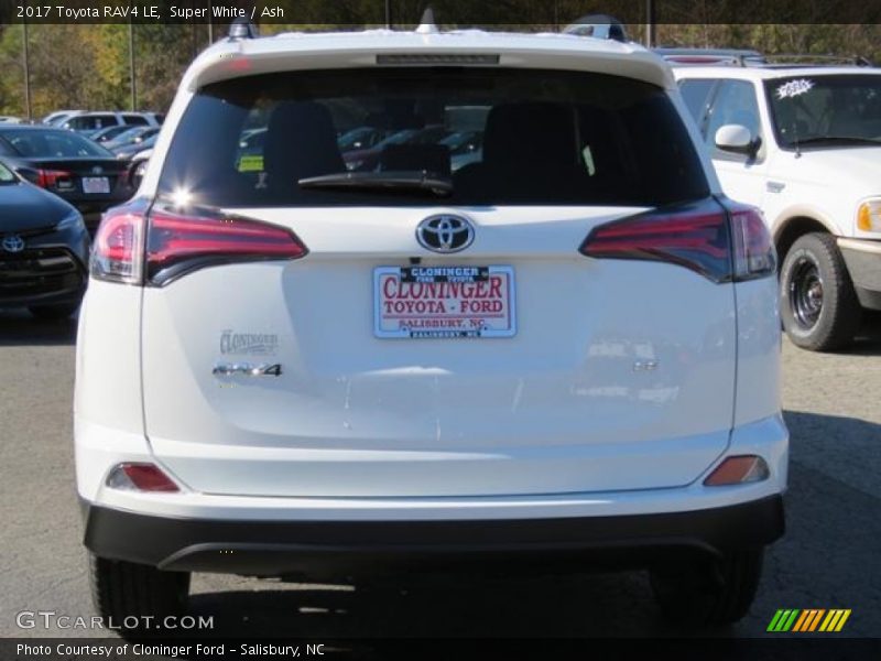 Super White / Ash 2017 Toyota RAV4 LE