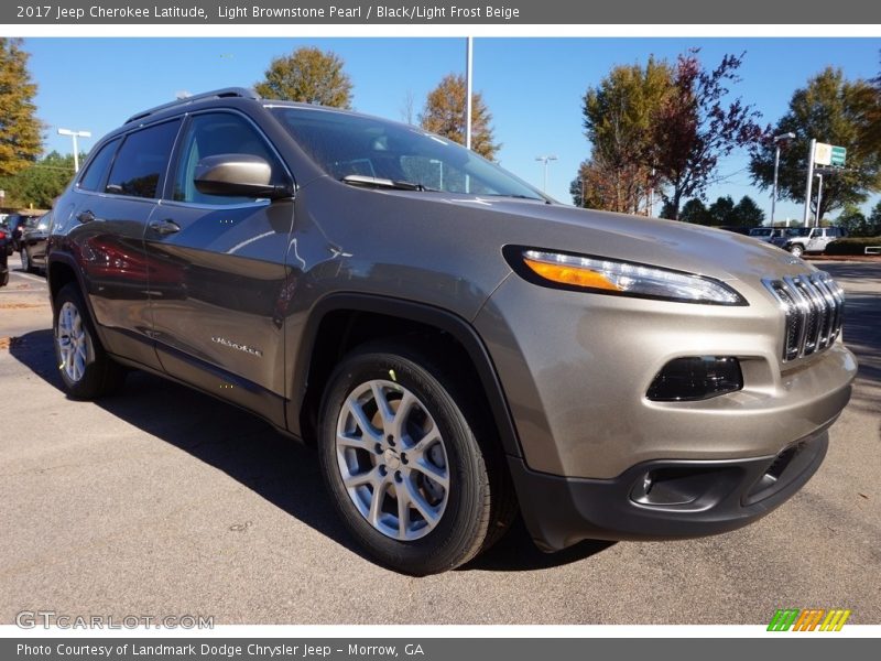 Front 3/4 View of 2017 Cherokee Latitude