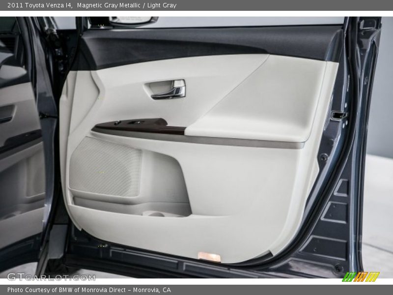 Magnetic Gray Metallic / Light Gray 2011 Toyota Venza I4