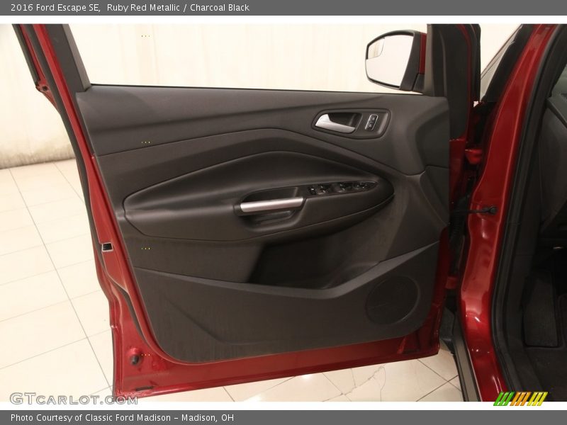 Ruby Red Metallic / Charcoal Black 2016 Ford Escape SE
