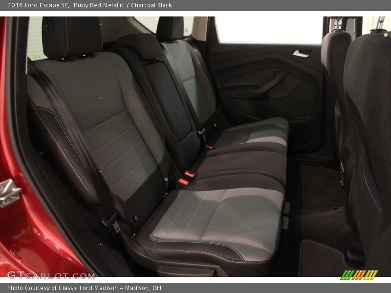 Ruby Red Metallic / Charcoal Black 2016 Ford Escape SE