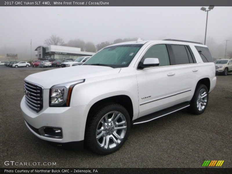 Front 3/4 View of 2017 Yukon SLT 4WD