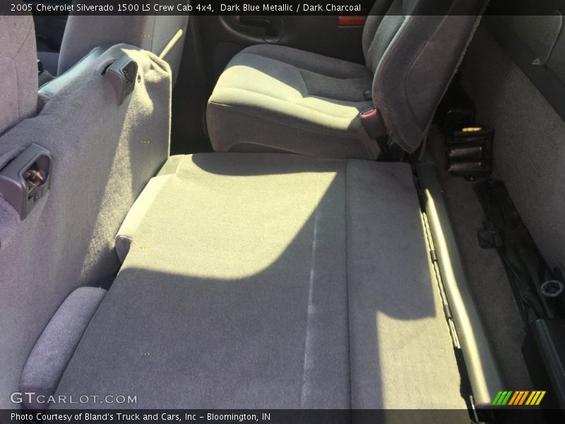 Dark Blue Metallic / Dark Charcoal 2005 Chevrolet Silverado 1500 LS Crew Cab 4x4