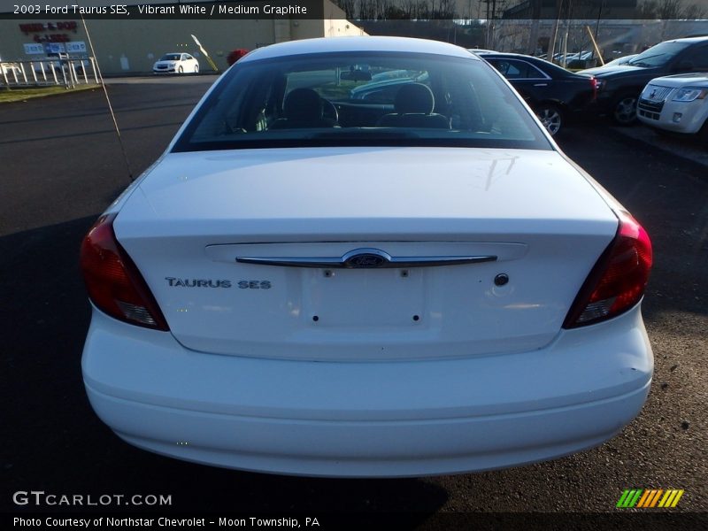 Vibrant White / Medium Graphite 2003 Ford Taurus SES