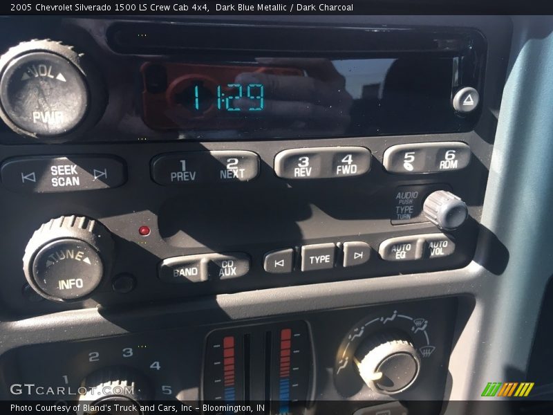 Dark Blue Metallic / Dark Charcoal 2005 Chevrolet Silverado 1500 LS Crew Cab 4x4