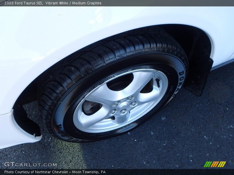 Vibrant White / Medium Graphite 2003 Ford Taurus SES