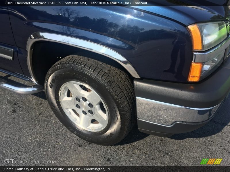 Dark Blue Metallic / Dark Charcoal 2005 Chevrolet Silverado 1500 LS Crew Cab 4x4